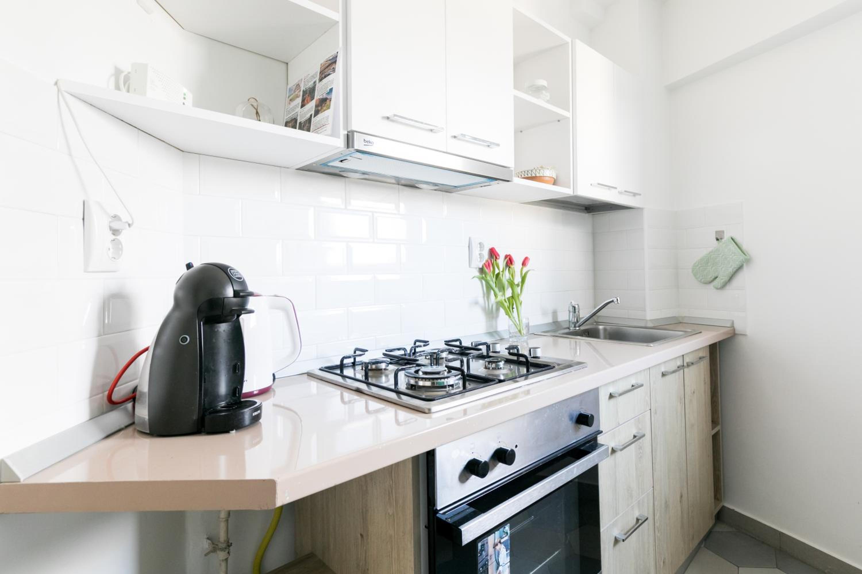 City View Studio: Your Cozy Urban Retreat