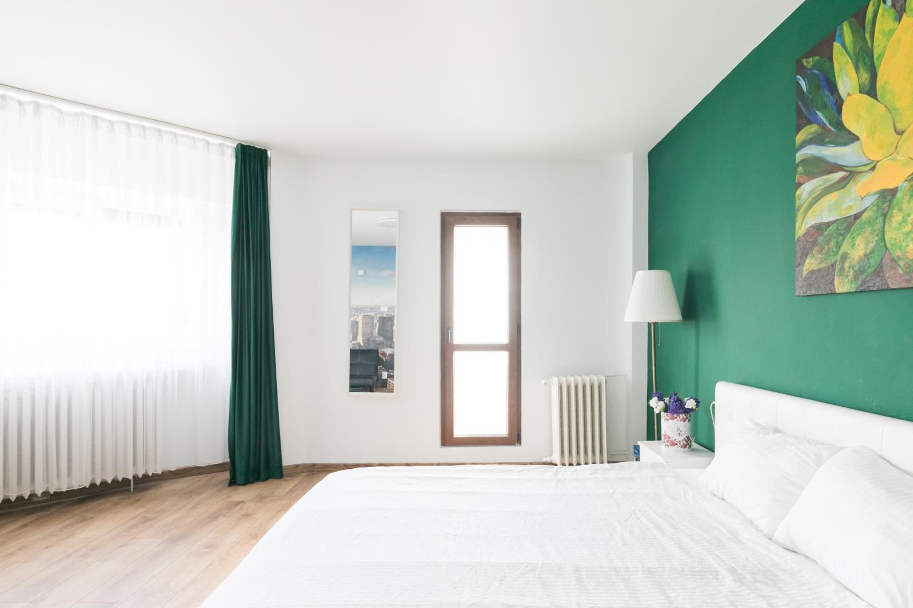 City View Studio: Your Cozy Urban Retreat