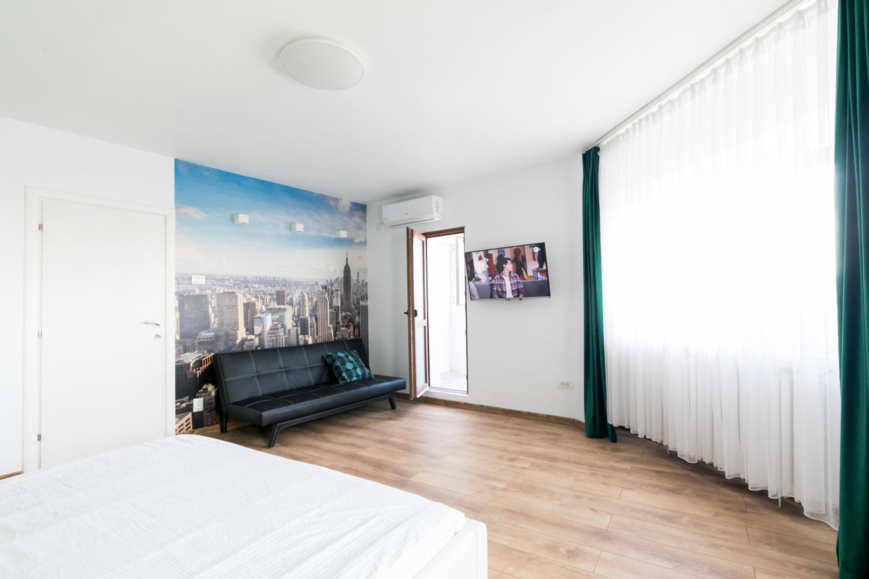 City View Studio: Your Cozy Urban Retreat