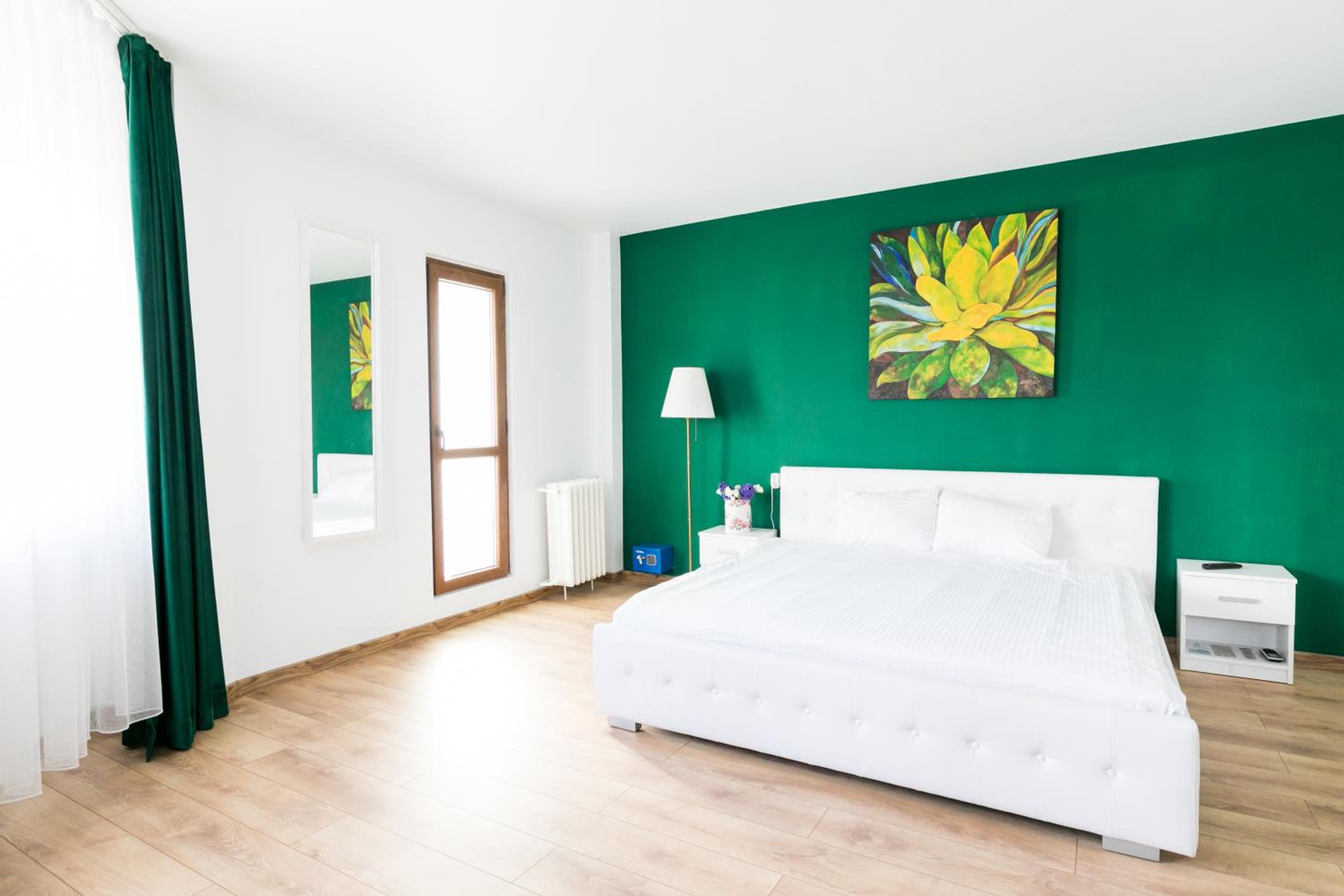 City View Studio: Your Cozy Urban Retreat
