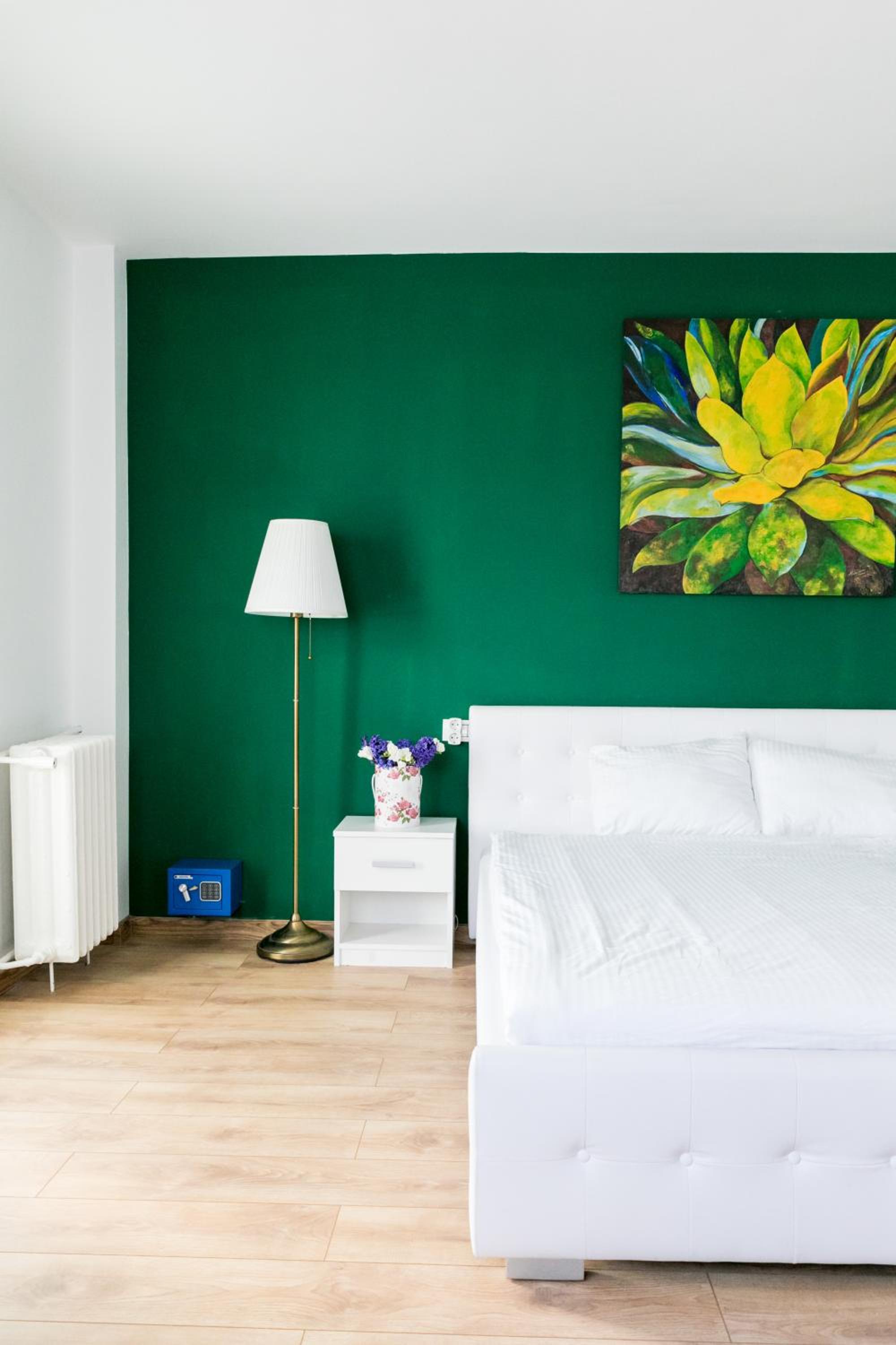 City View Studio: Your Cozy Urban Retreat