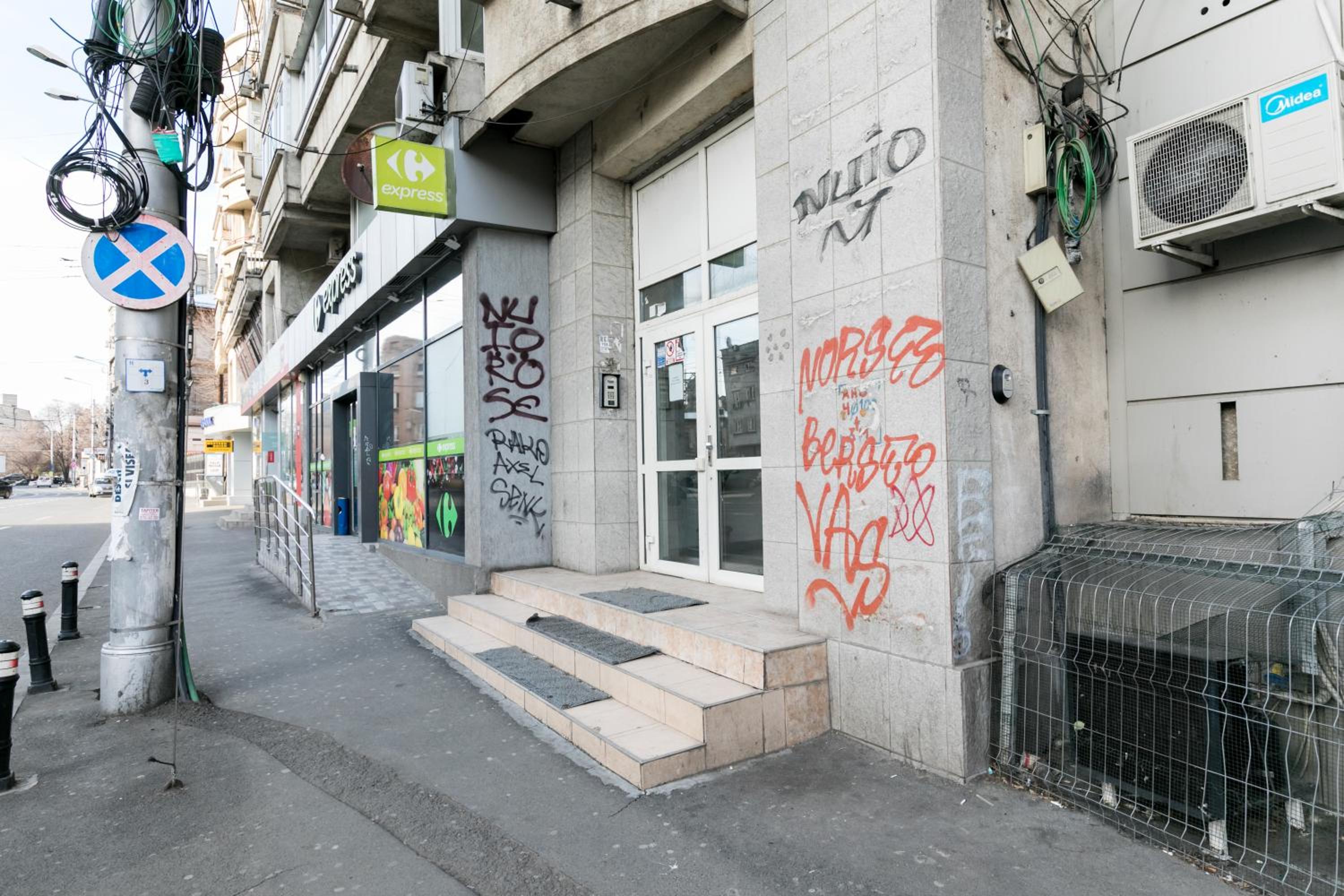 City View Studio: Your Cozy Urban Retreat