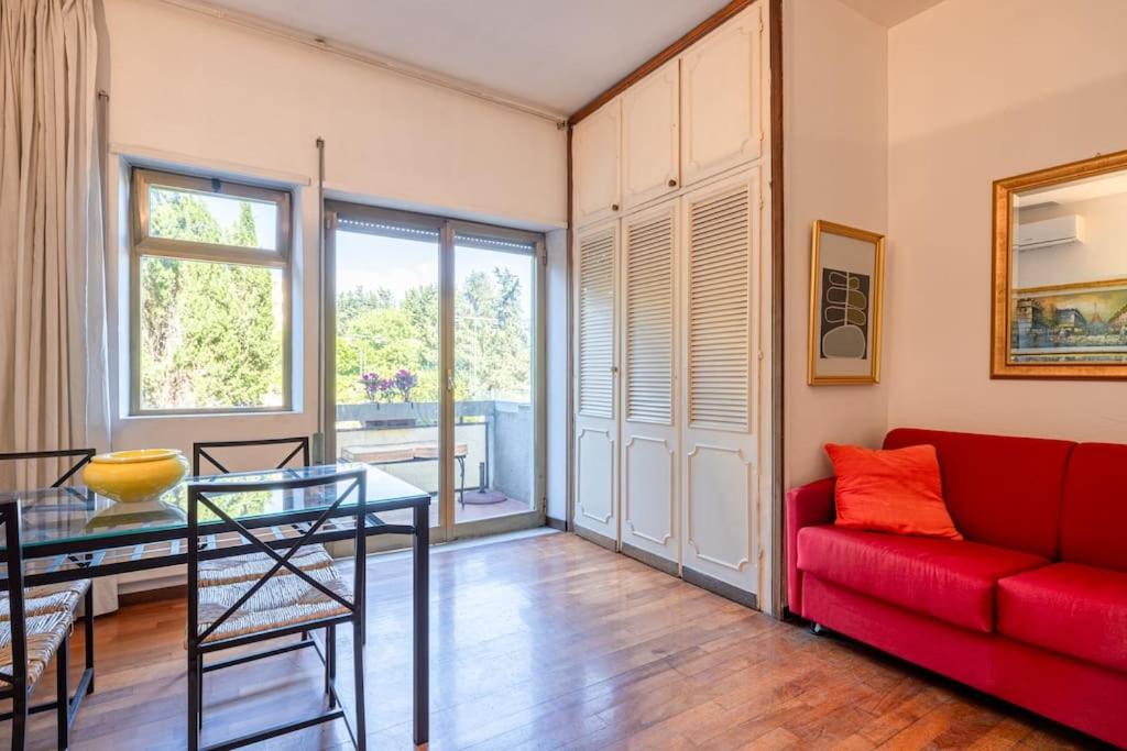Plaza Cheery Suite