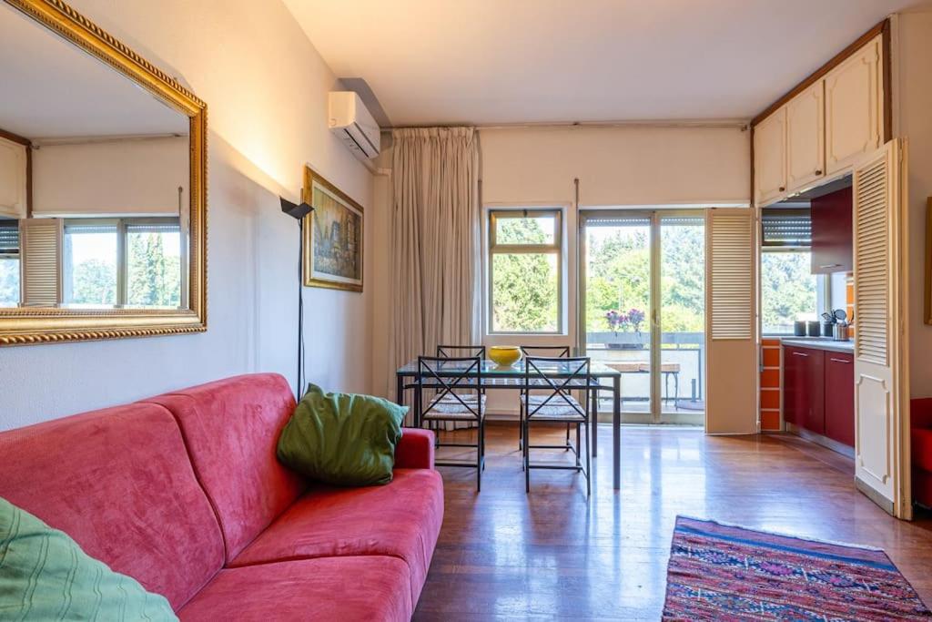Plaza Cheery Suite