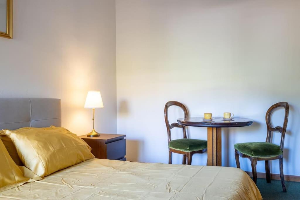 Plaza Cheery Suite