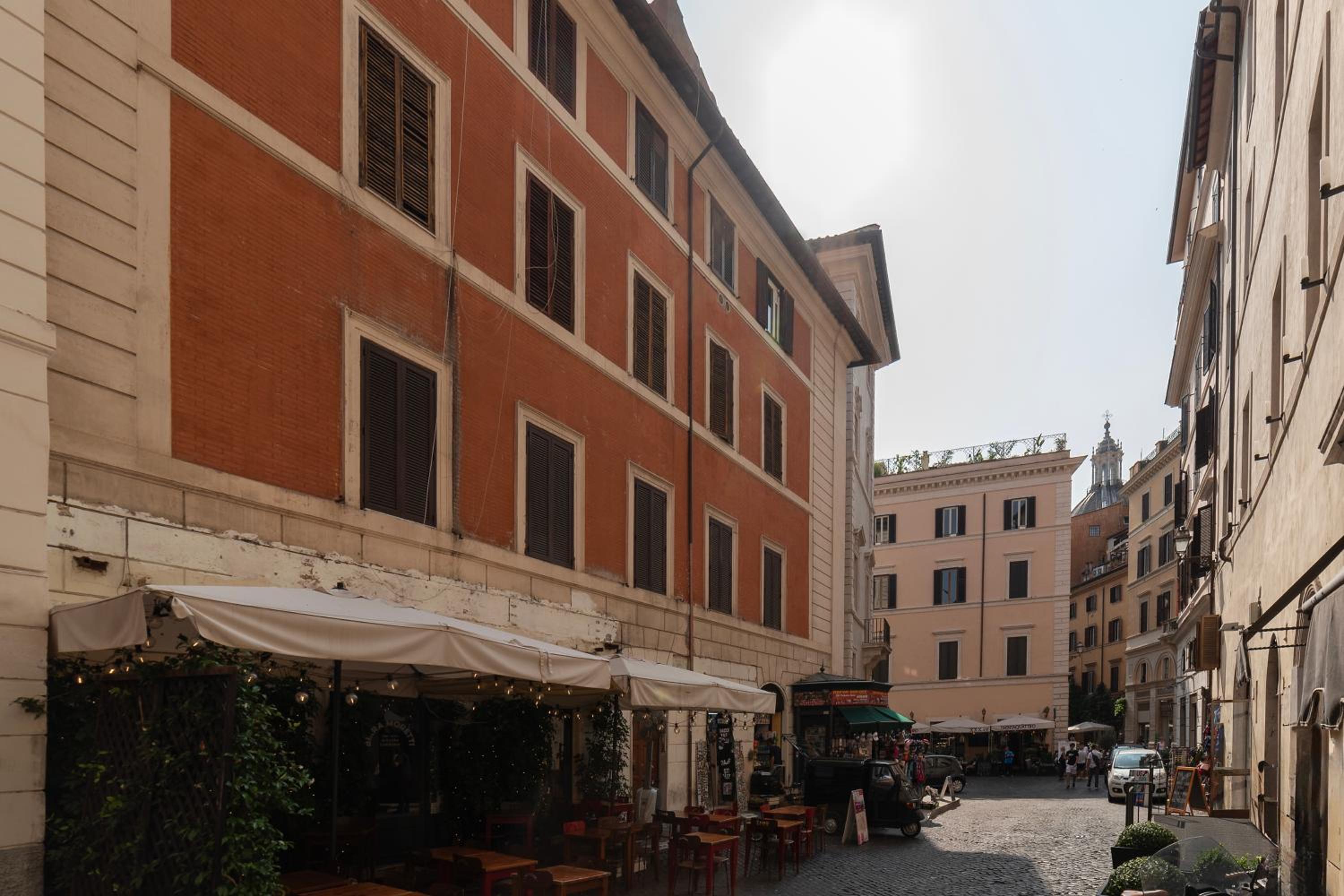 GuestHost - Piazza Navona Petite House