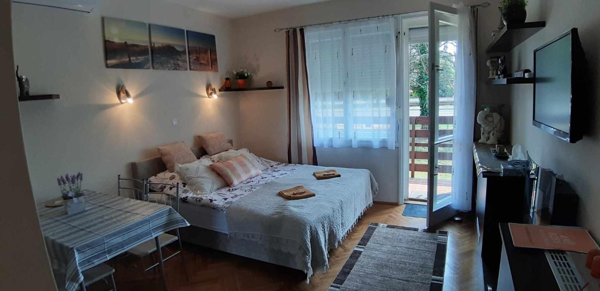Rosy Apartman