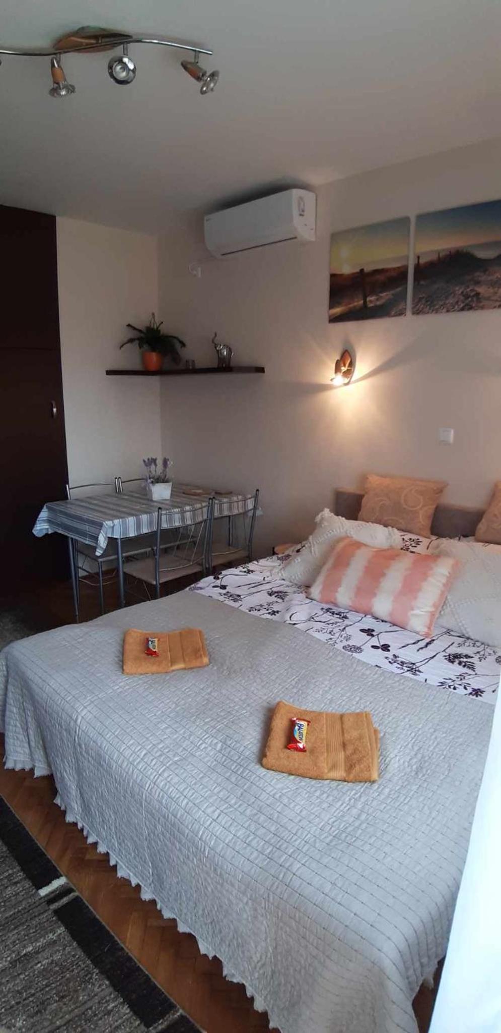 Rosy Apartman