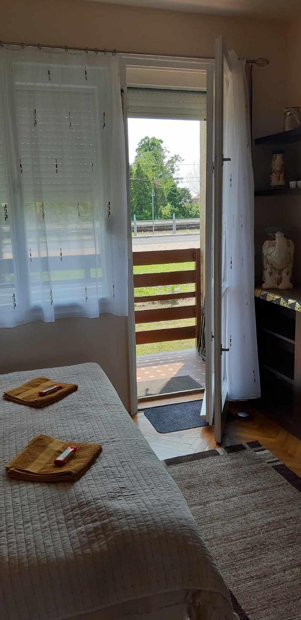 Rosy Apartman