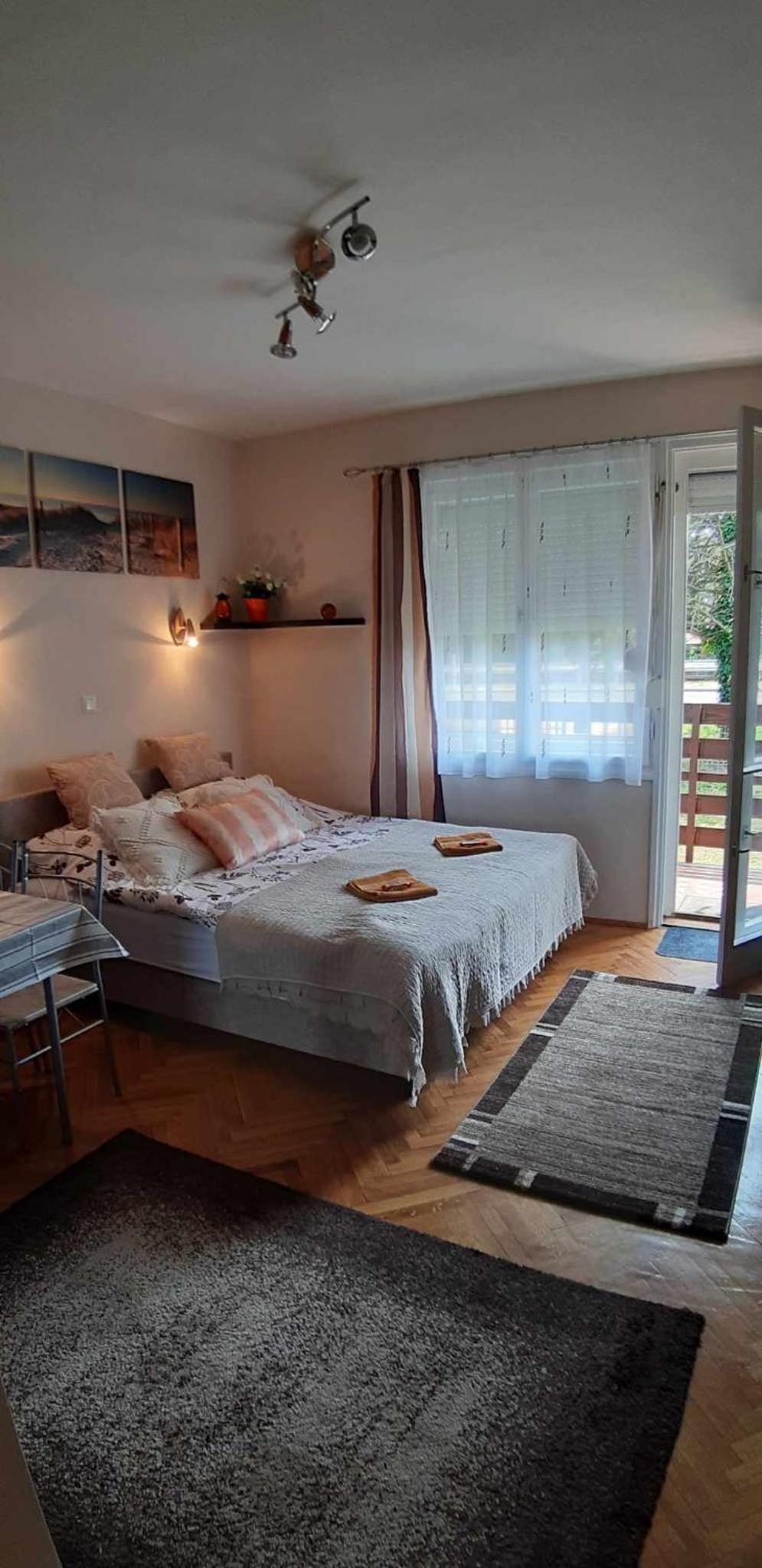 Rosy Apartman
