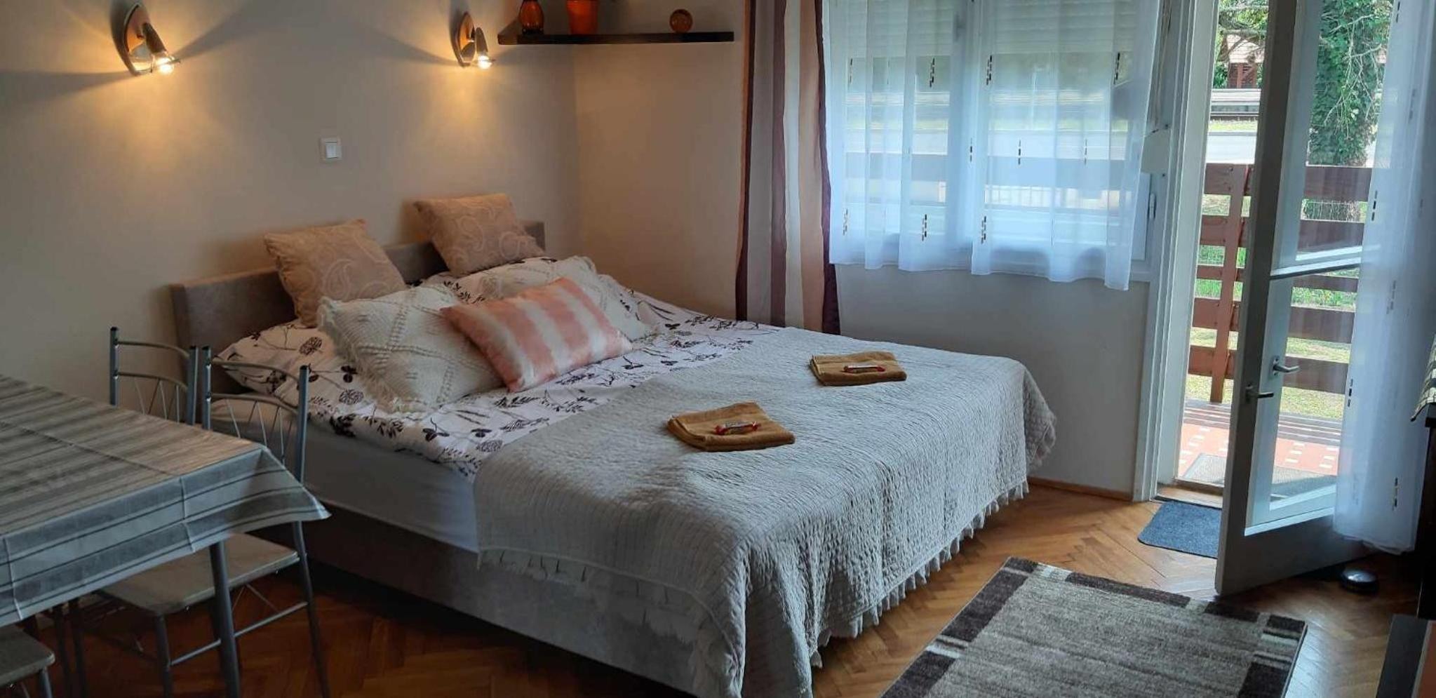 Rosy Apartman