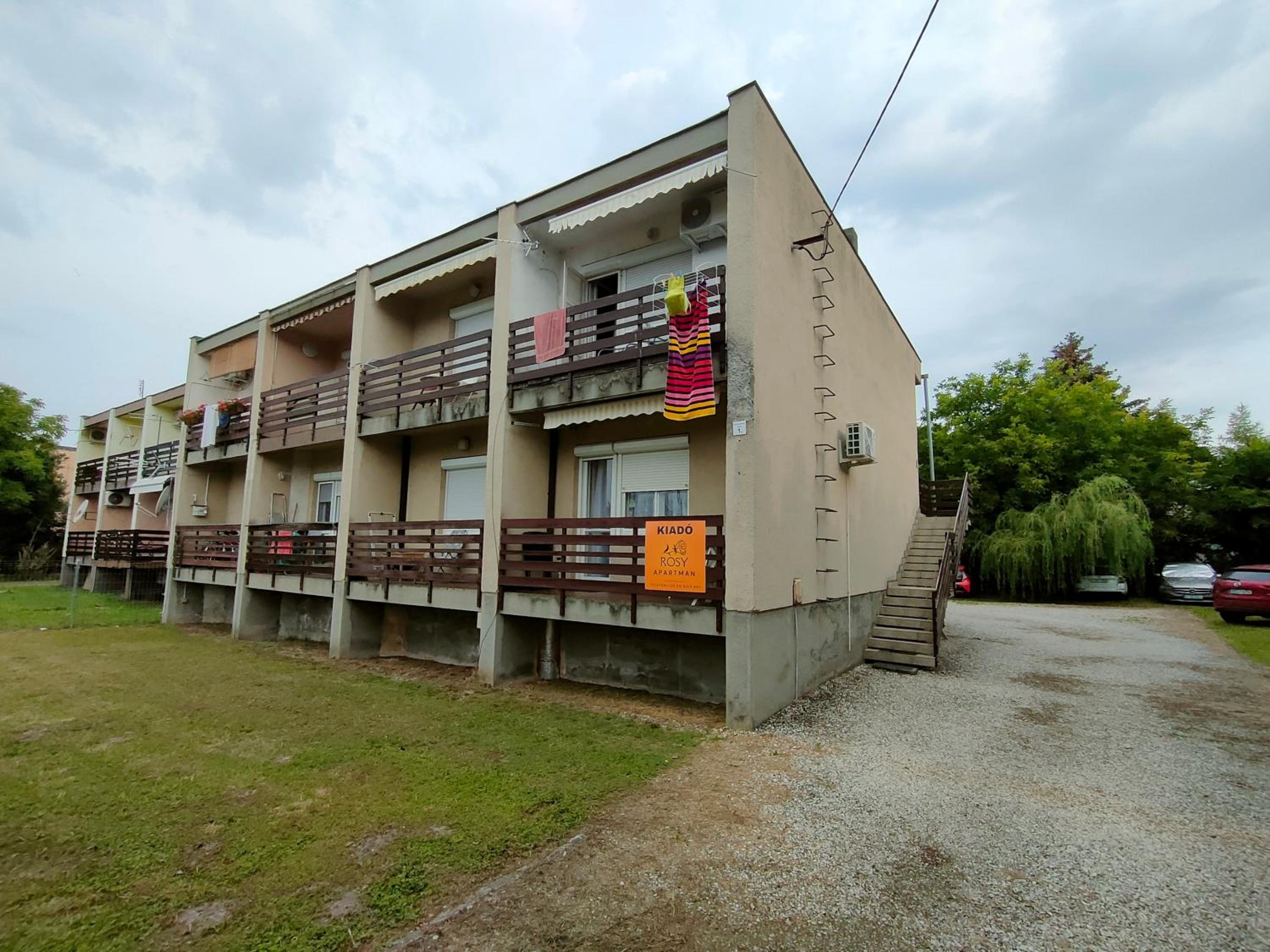 Rosy Apartman