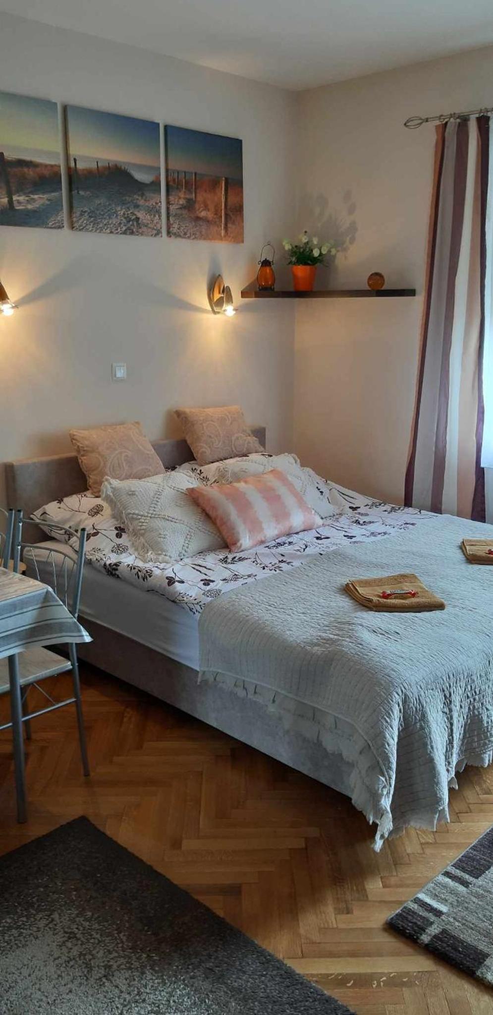 Rosy Apartman