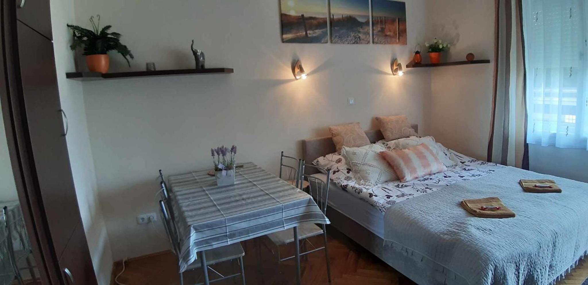 Rosy Apartman