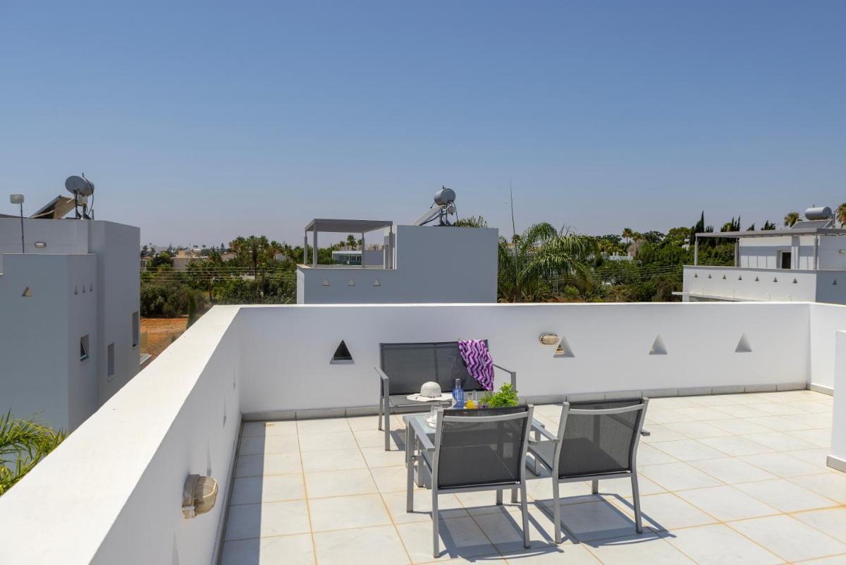 Nissini villa view 3