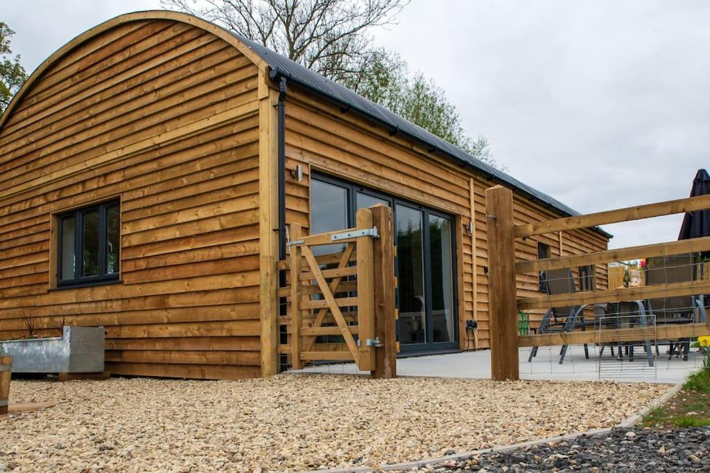 Hotel Luxury Barn Conversion With Hot Tub- Blackbird