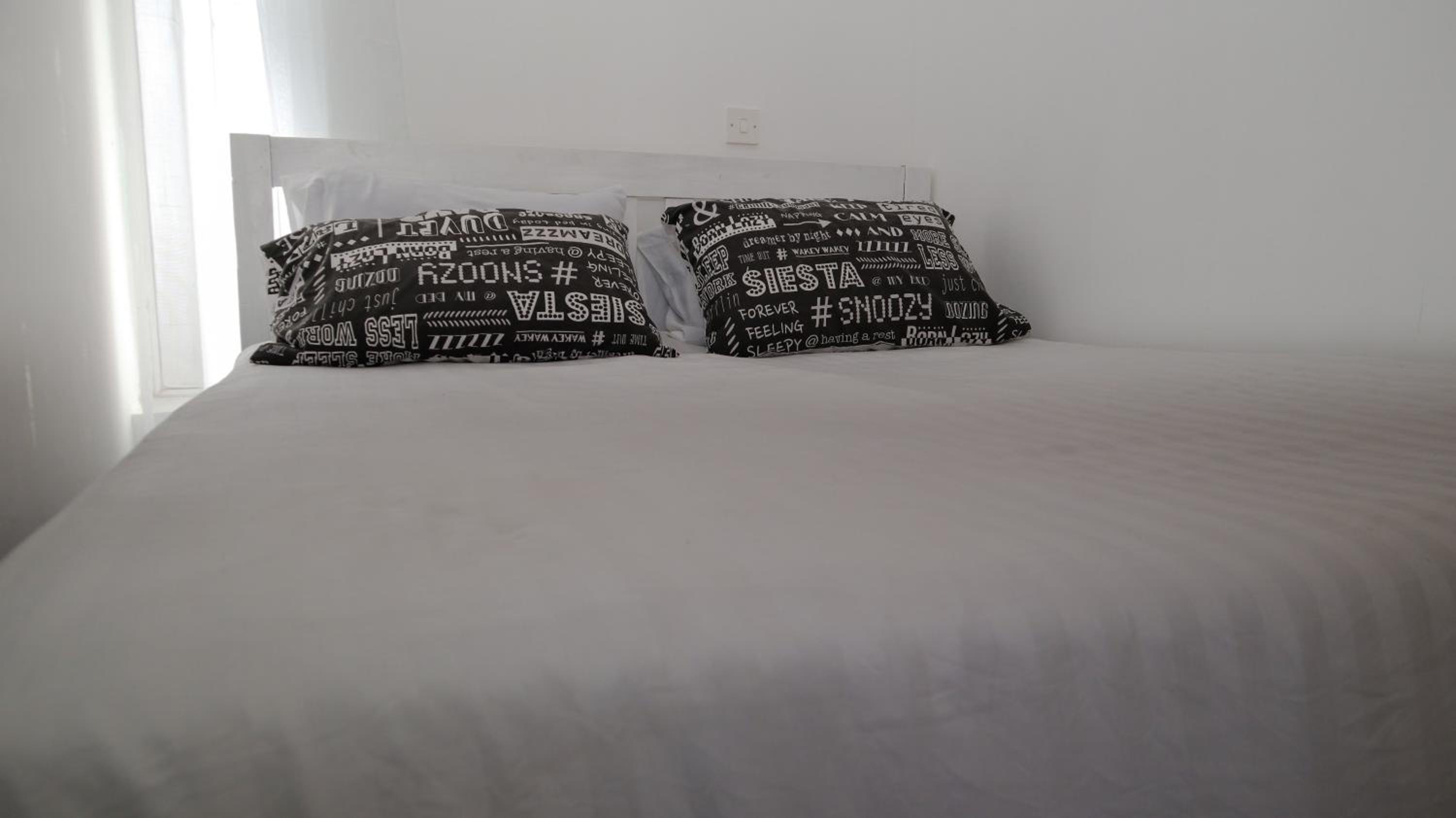 Ngong Road Studio, Racecourse Gardens with Free parking, Netflix &Pool, Pearl1 Luxury bnbs view 3