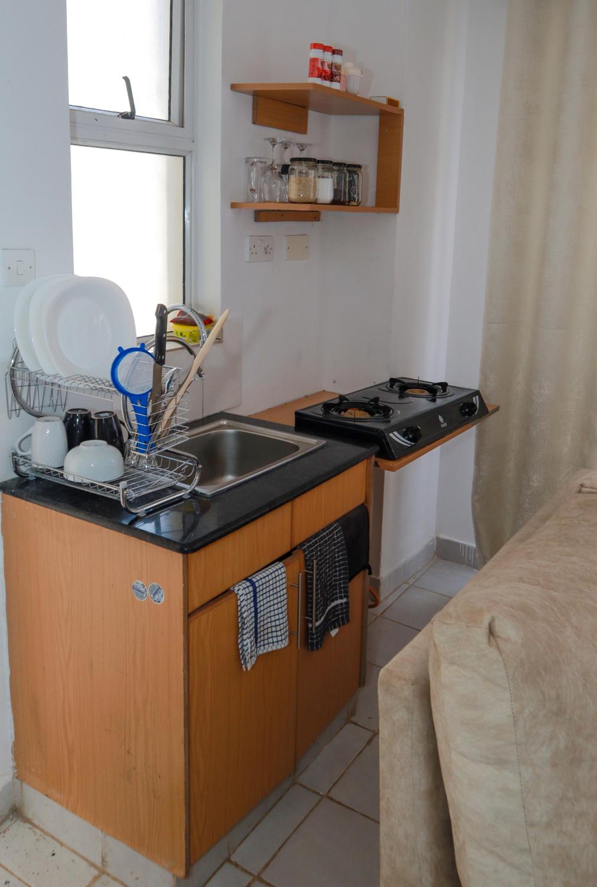 Ngong Road Studio, Racecourse Gardens with Free parking, Netflix &Pool, Pearl1 Luxury bnbs view 5