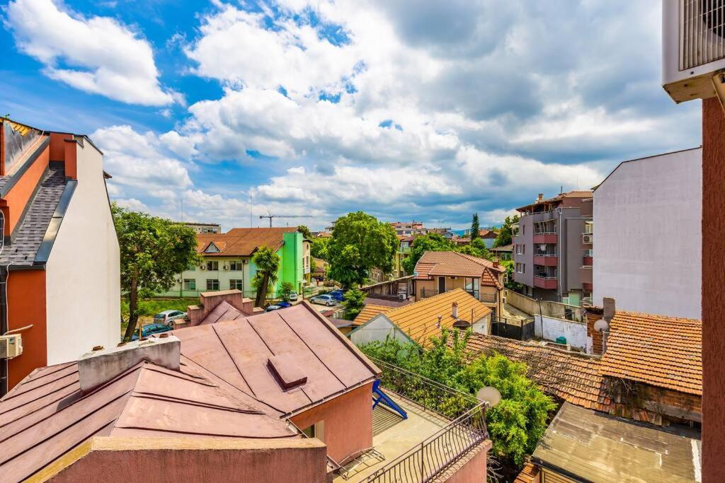 The Little Beauty next to Old Town & Kapana