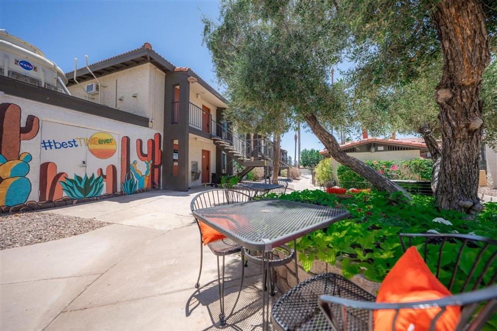 205 Fully Furnished 1BR Suite-Prime Location view 4