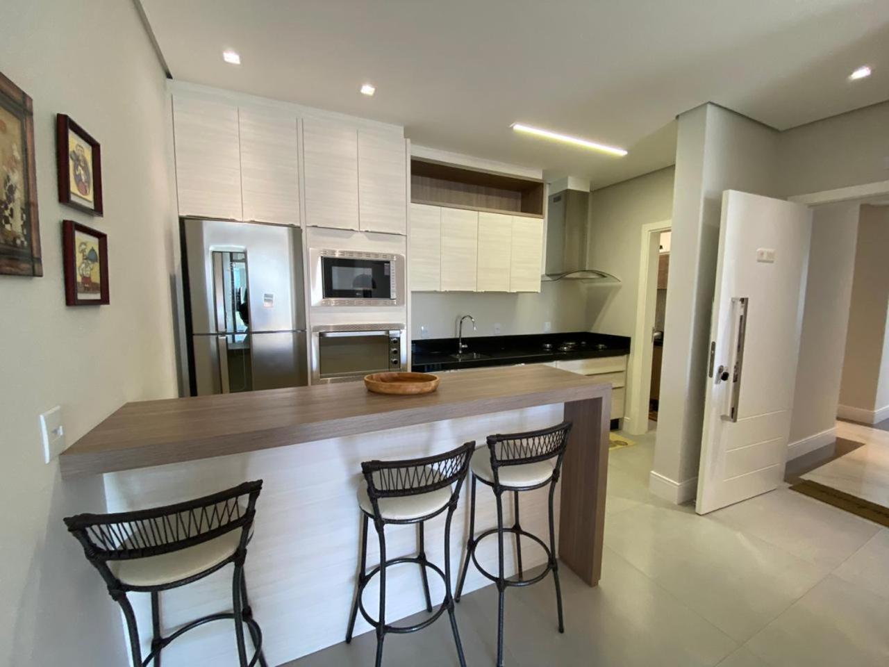 Apartamento amplo bem equipado