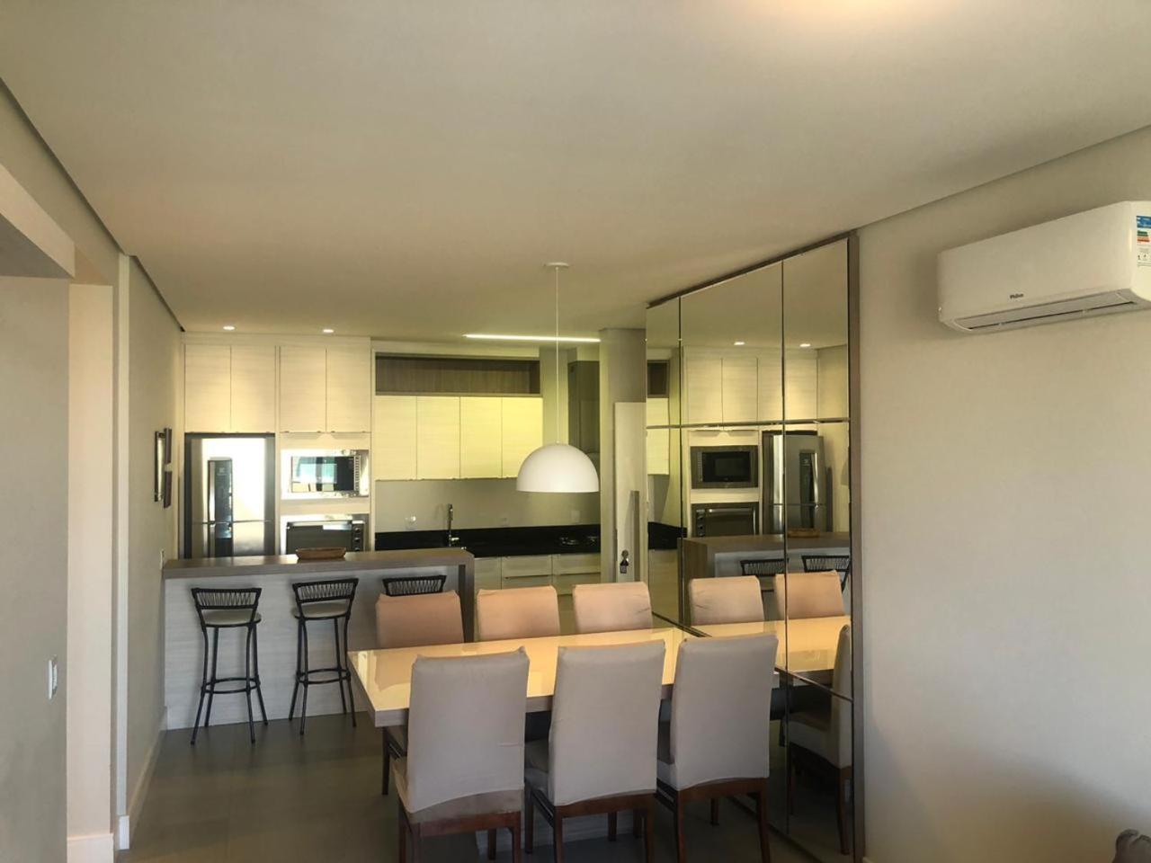 Apartamento amplo bem equipado