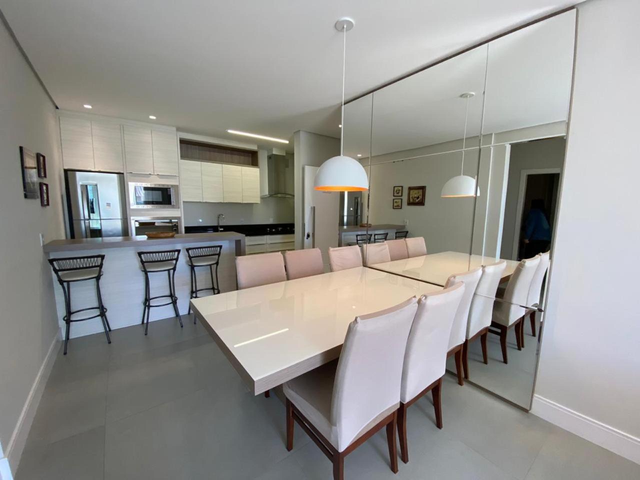 Apartamento amplo bem equipado