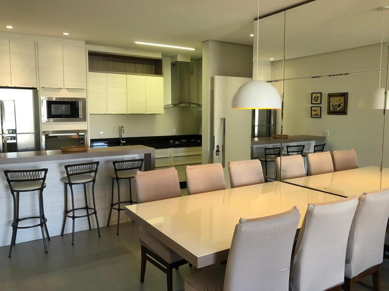 Apartamento amplo bem equipado