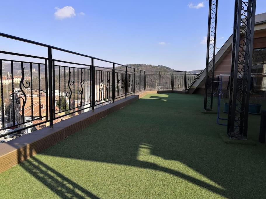 UNIQUE Studio- Great Balcony and View! PARKING possibility!