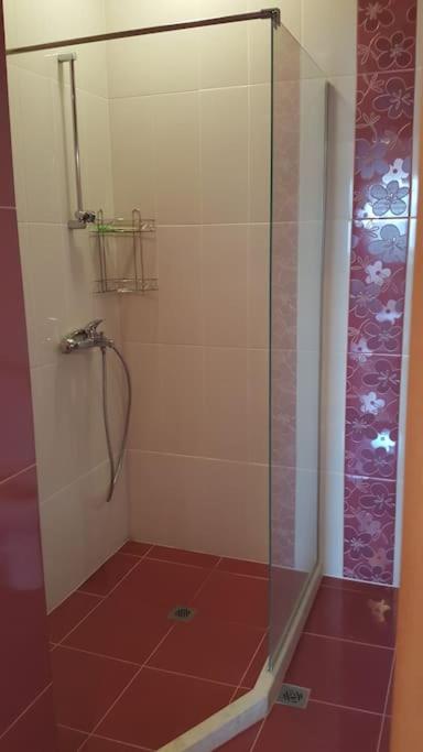 UNIQUE Studio- Great Balcony and View! PARKING possibility!