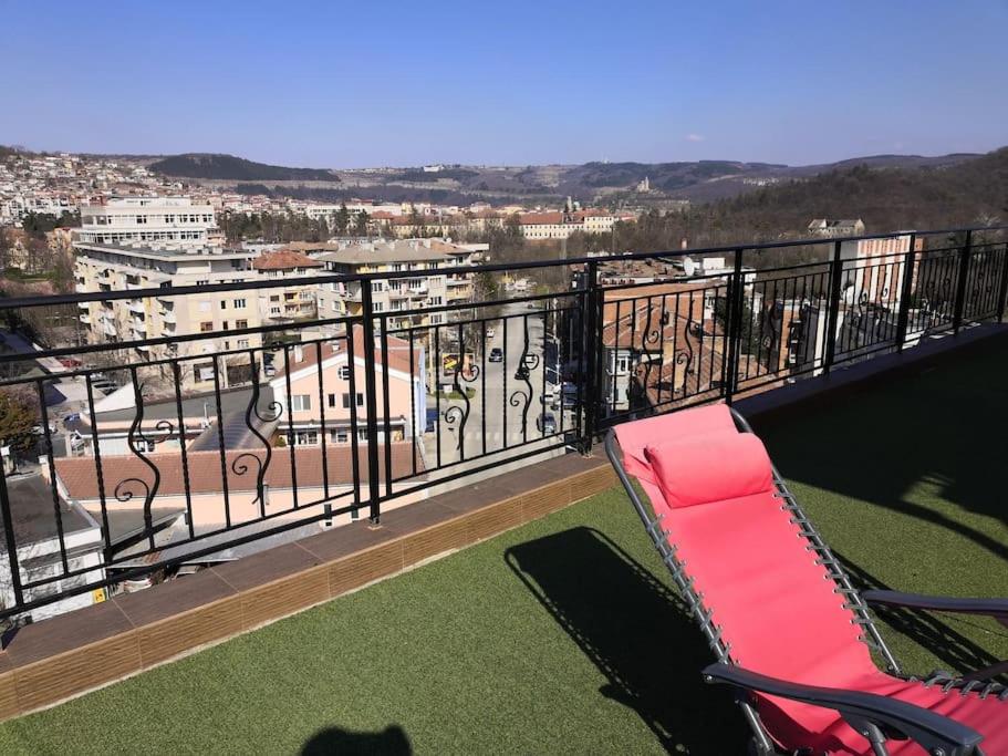 UNIQUE Studio- Great Balcony and View! PARKING possibility!