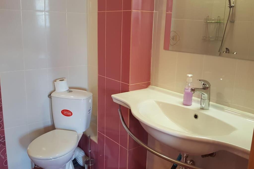UNIQUE Studio- Great Balcony and View! PARKING possibility!