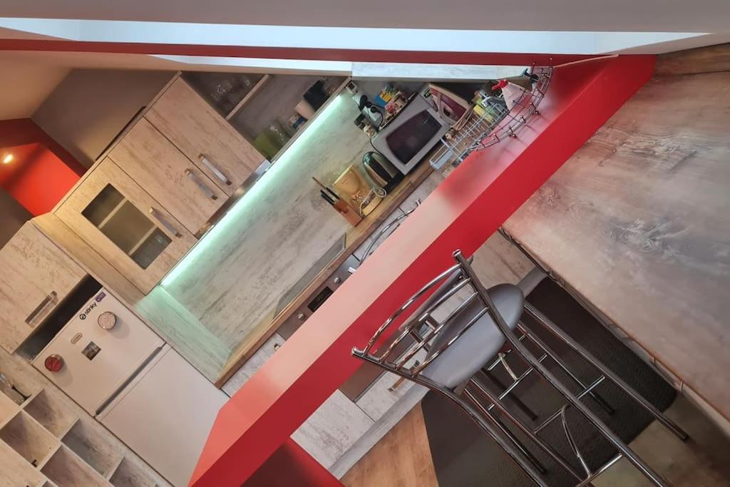 UNIQUE Studio- Great Balcony and View! PARKING possibility!