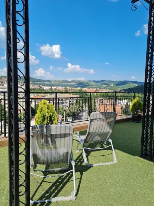 UNIQUE Studio- Great Balcony and View! PARKING possibility!