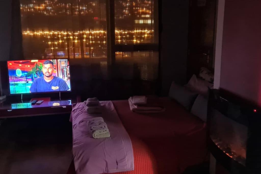 UNIQUE Studio- Great Balcony and View! PARKING possibility!