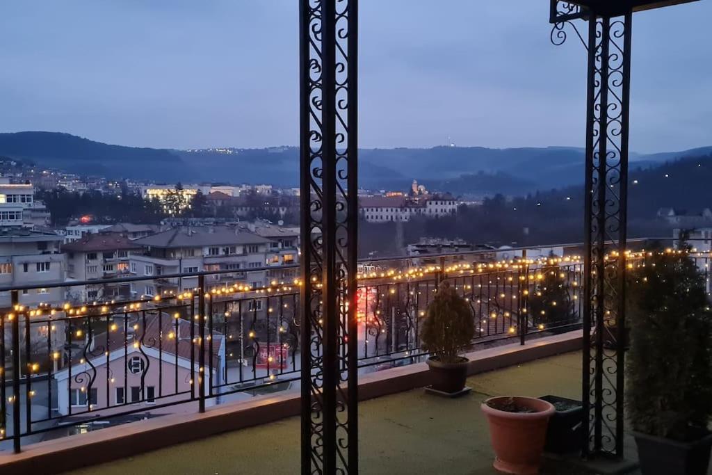 UNIQUE Studio- Great Balcony and View! PARKING possibility!