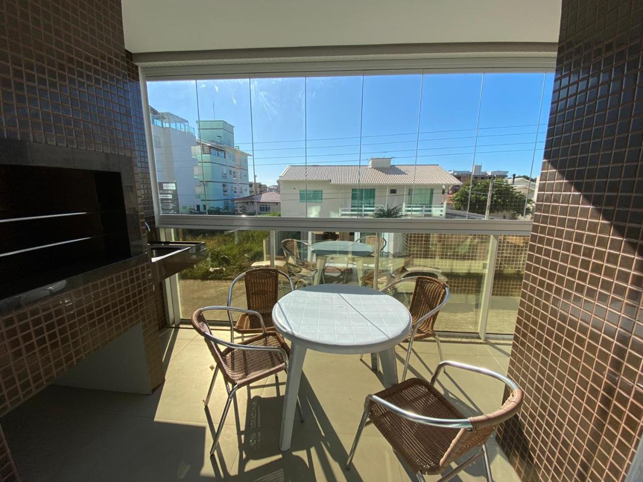 Apartamento amplo bem equipado