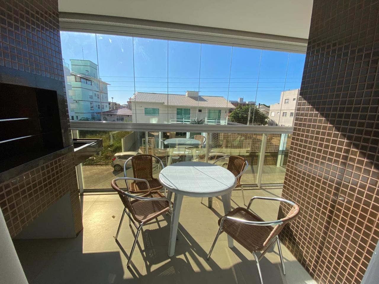 Apartamento amplo bem equipado