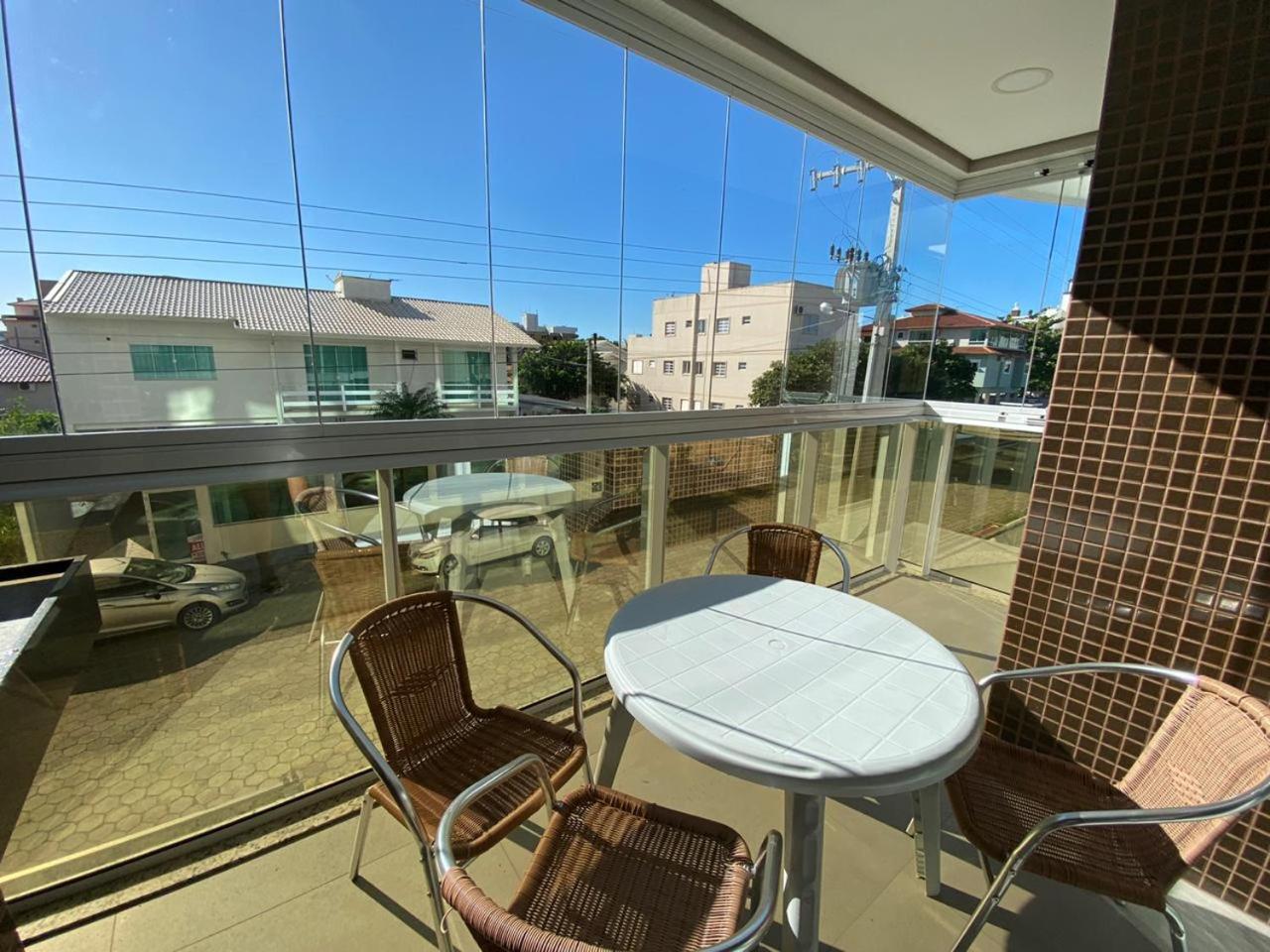 Apartamento amplo bem equipado