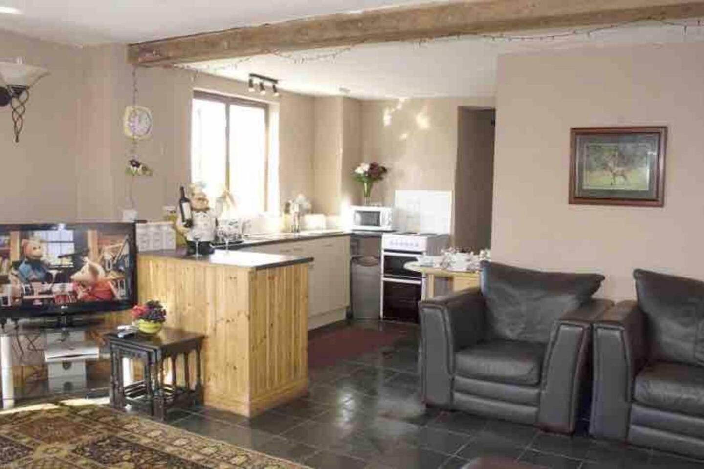Charming 2-Bed Apartment on Exmoor view 3