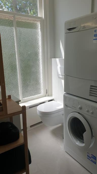 Amsterdam - Bright, canal-side, central, renovated 1BR