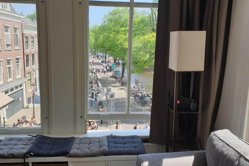 Amsterdam - Bright, canal-side, central, renovated 1BR