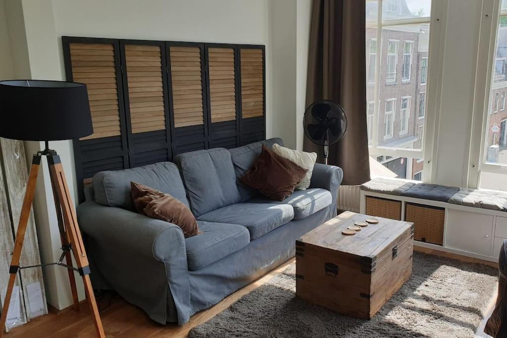 Amsterdam - Bright, canal-side, central, renovated 1BR