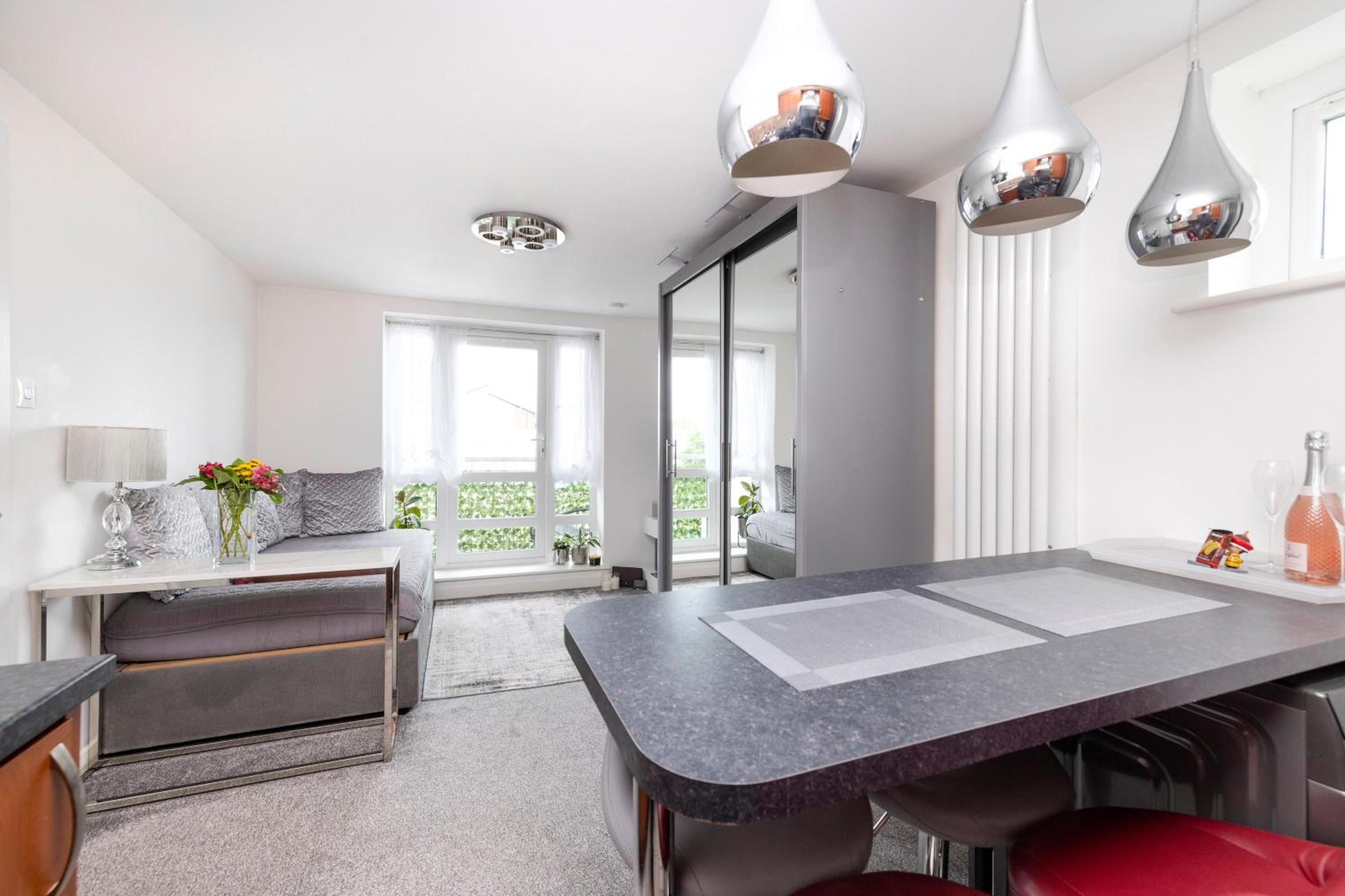 JOIVY Elegant Flat with Balcony view 2