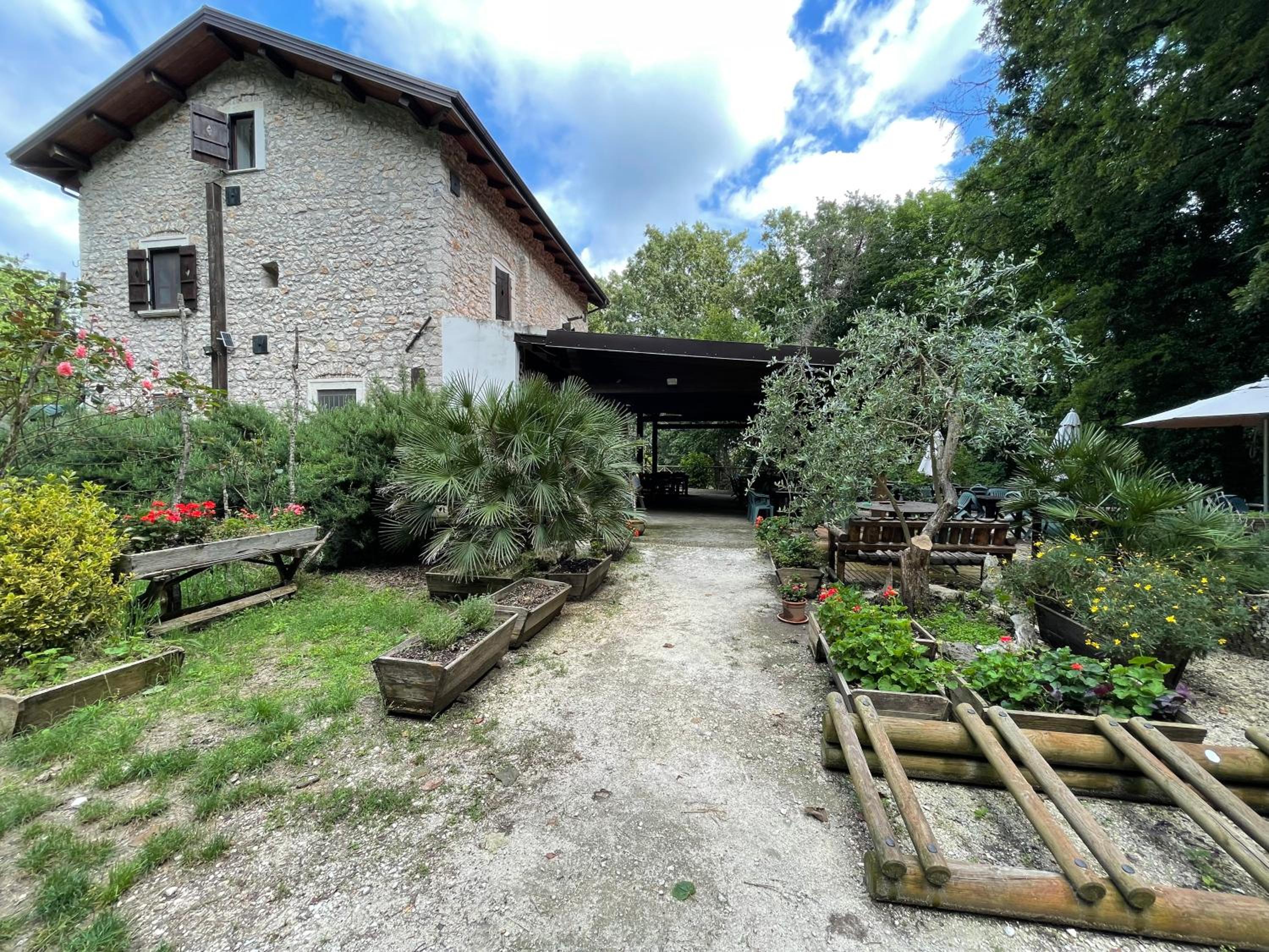 Rifugio Sfilzi - Foresta Umbra view 2