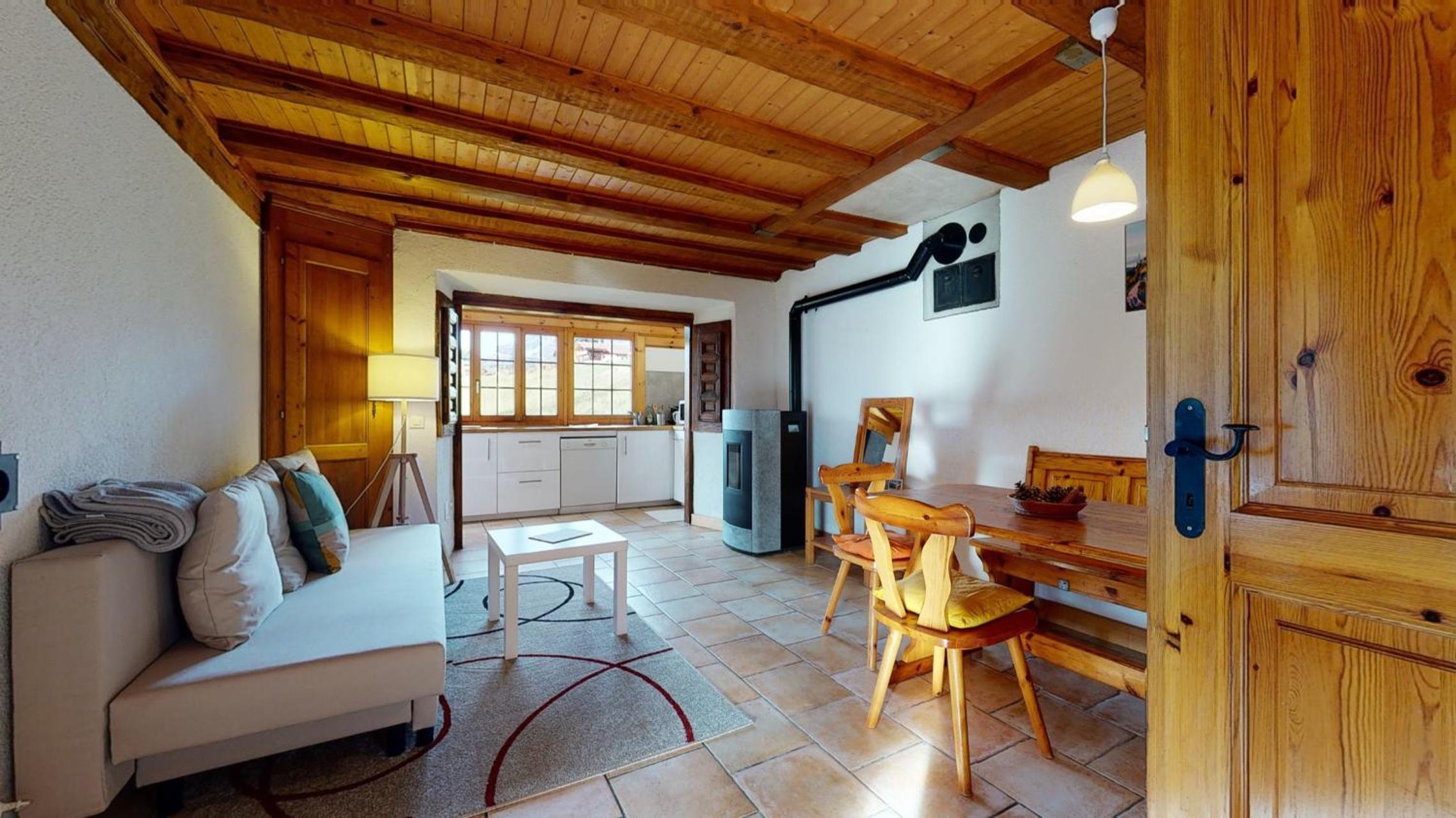 Les Hirondelles, cosy apartment with a magnificent view on the mountains