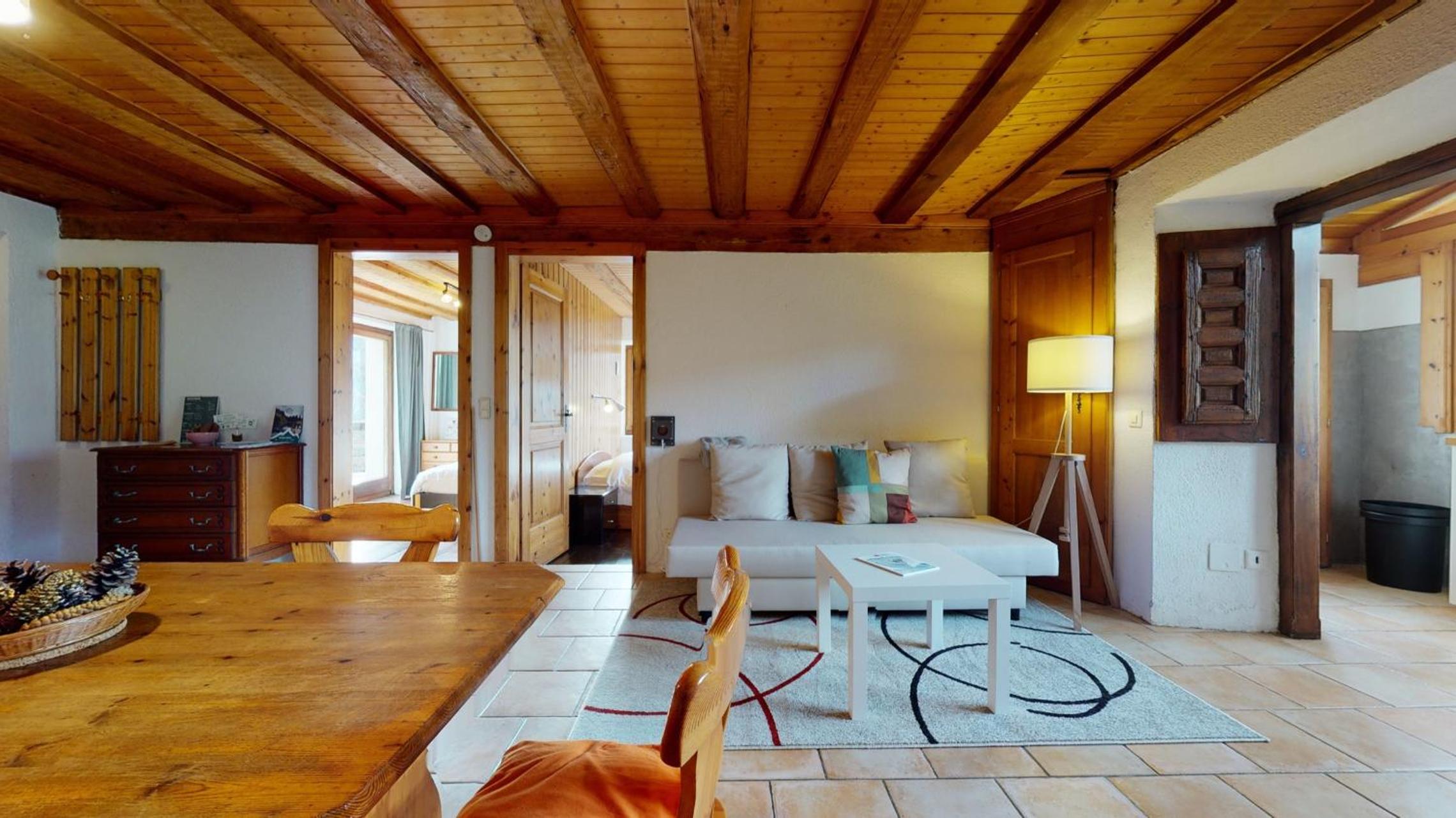 Les Hirondelles, cosy apartment with a magnificent view on the mountains