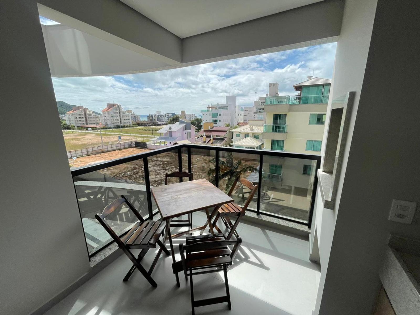 Cód 82 - Apartamento á 280m do mar