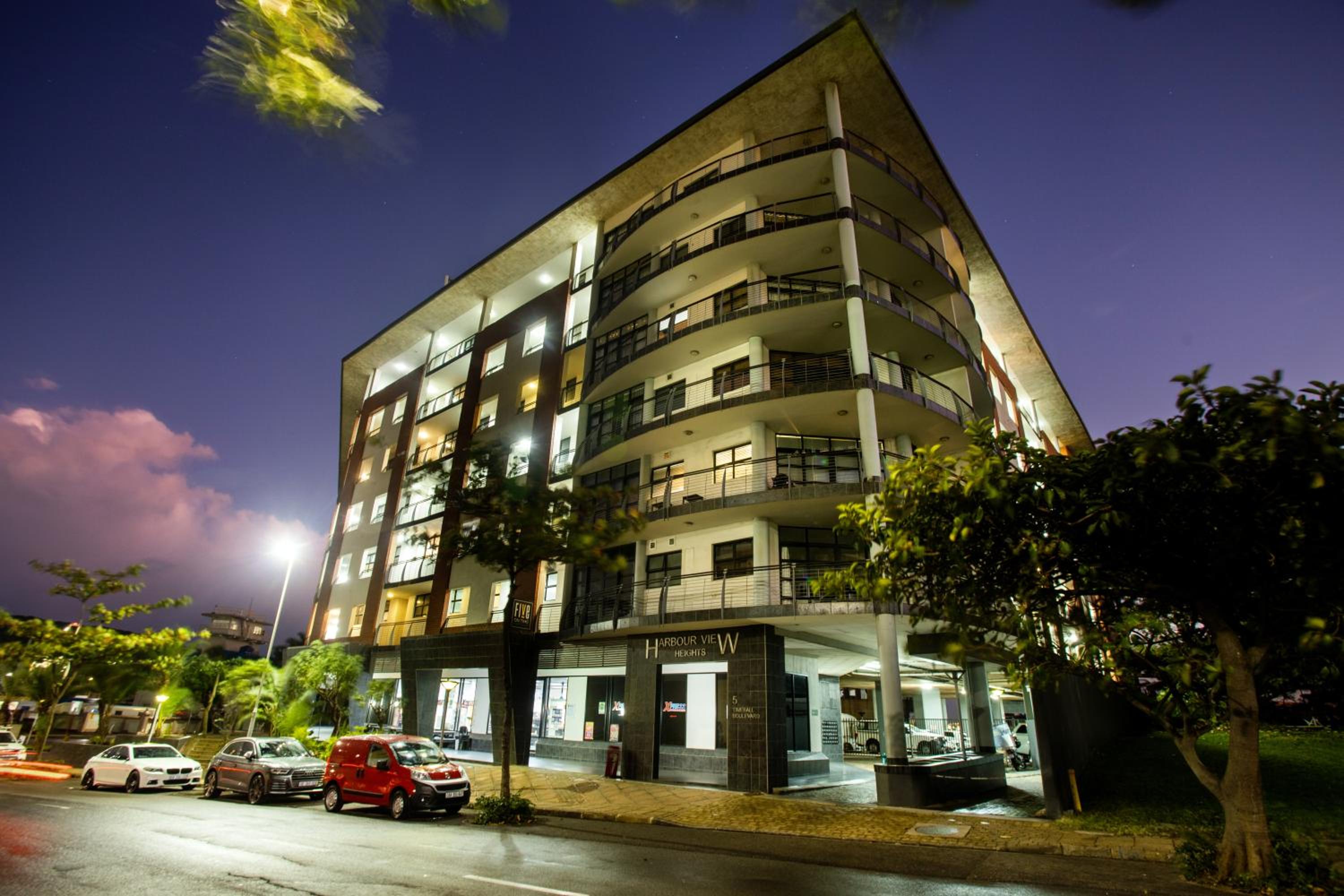 Penthouse Pleasure at Point Harbour view 4