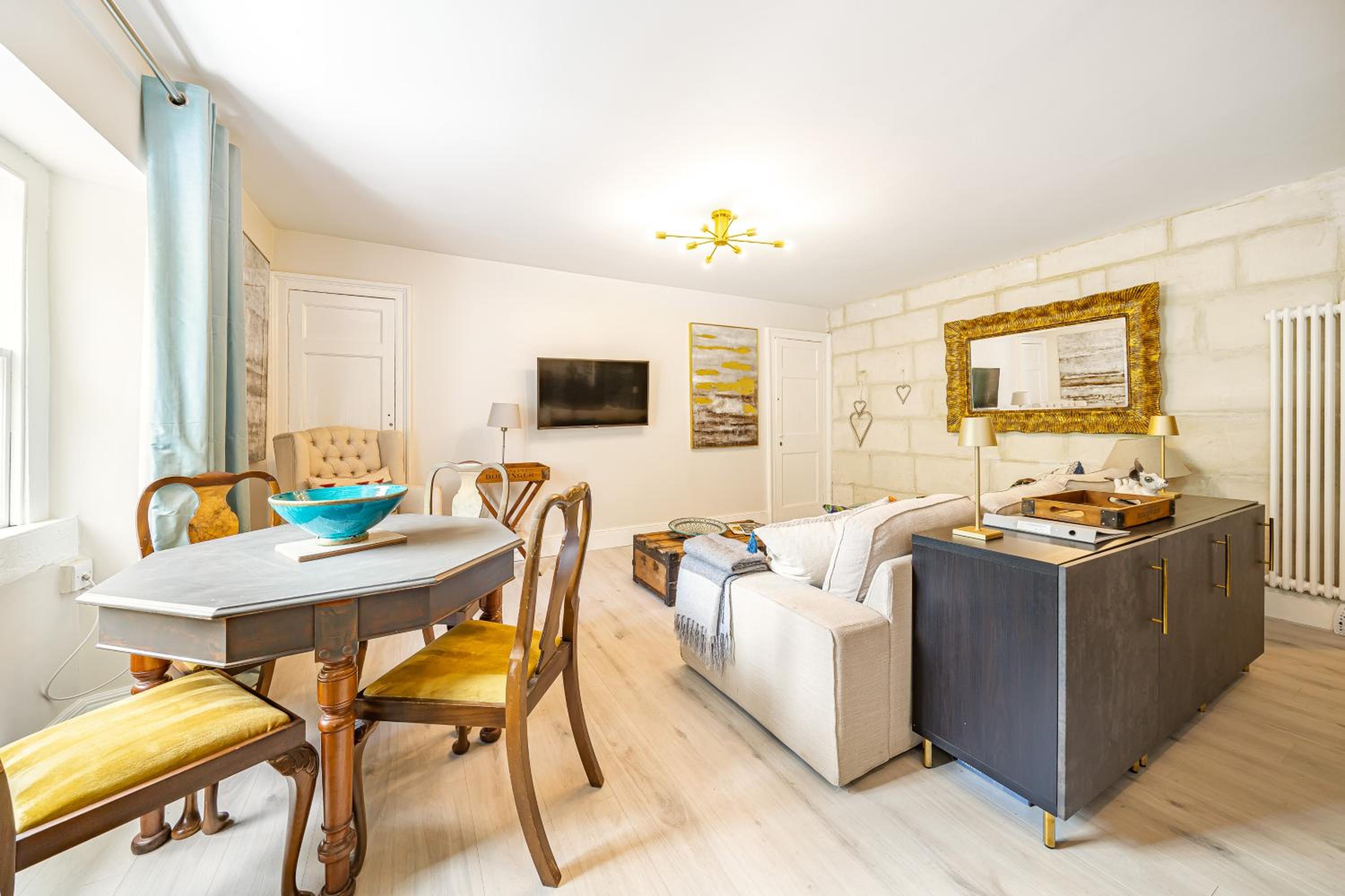 Charming two bedroom Maisonette